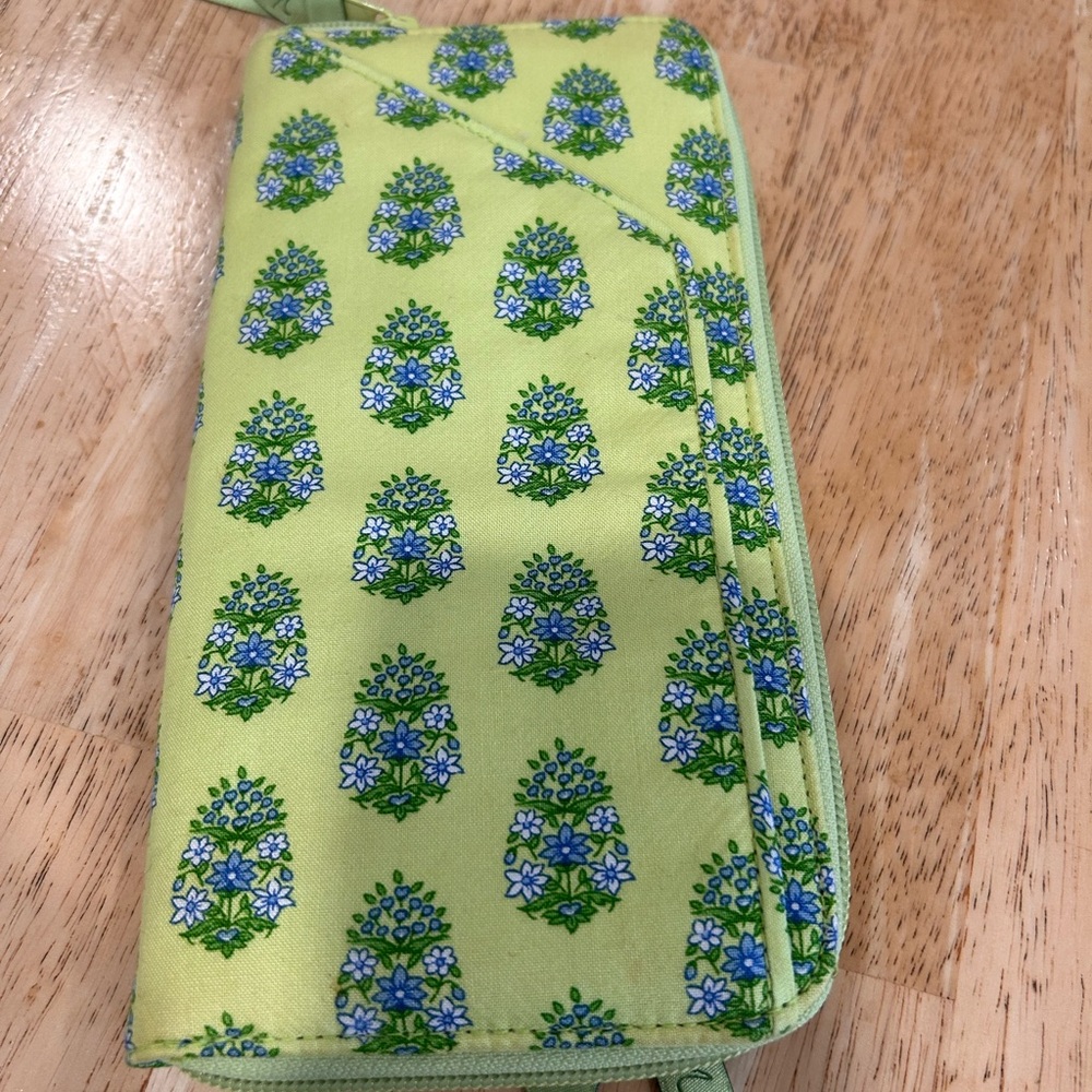 Retired Vera Bradley Citru Green travel organizer